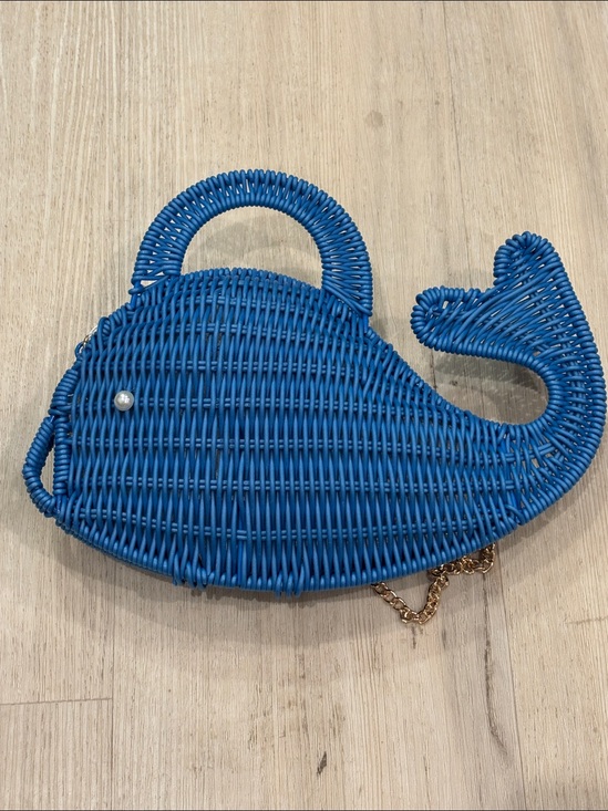Tommy Bahama Handbags - NWT Tommy Bahama blue Wicker Whale crossbody/ Handbag